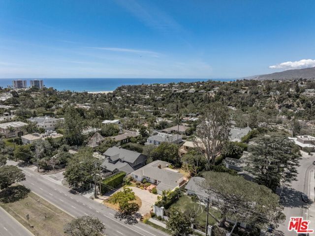 1015 San Vicente Boulevard photo 2