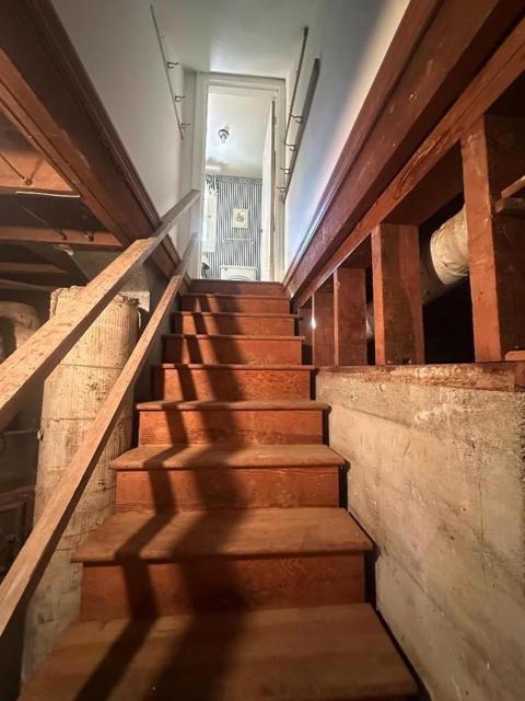 1920 Oak Knoll Drive, Belmont CA: https://media.crmls.org/mediaz/2fa2e798-2c4c-4e34-ac70-f39d348a2d3b.jpg