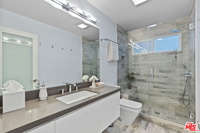 1362 Palisades Beach Road, Santa Monica CA: https://media.crmls.org/mediaz/2fa32aa4-958a-40c2-8579-4786ea0973f8.jpg