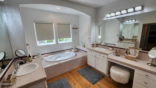 76 Boulder Creek Road, Simi Valley CA: https://media.crmls.org/mediaz/2fa389ff-6e4b-48a2-b781-cea71cfe68c3.jpg