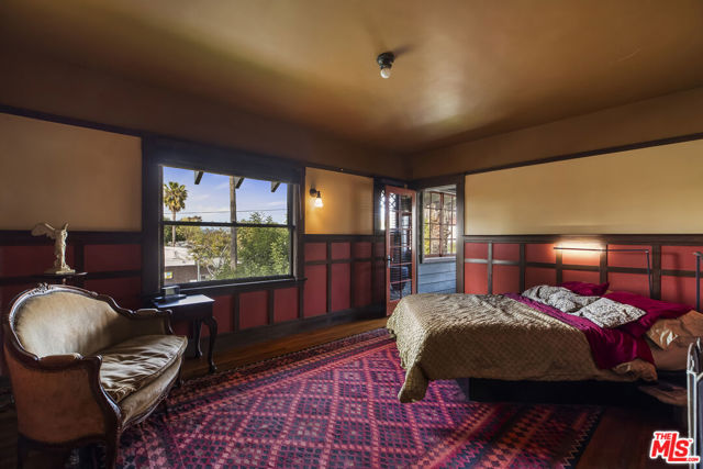 2102 W 24th Street, Los Angeles CA: https://media.crmls.org/mediaz/2fa39b01-7249-4a83-be86-fe185a82621f.jpg