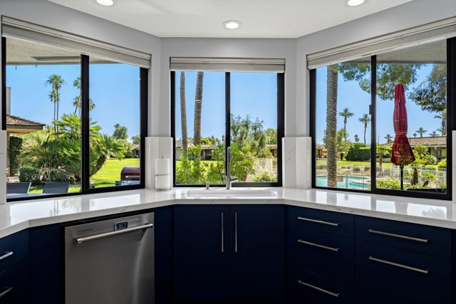 5 Seton Court, Rancho Mirage CA: https://media.crmls.org/mediaz/2fa41463-6ab3-4527-afdb-87dfc0217a72.jpg