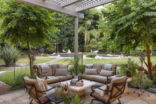 741 Saddle Lane, Ojai CA: https://media.crmls.org/mediaz/2fa430ae-c411-49c1-a27c-edd4d3782025.jpg