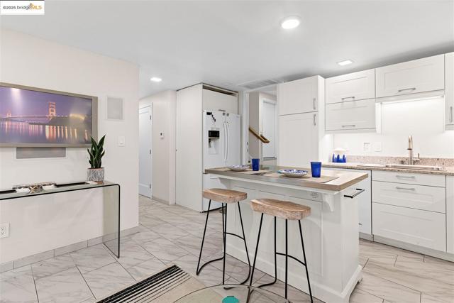 61 Wildwood Ave, Piedmont CA: https://media.crmls.org/mediaz/2fa45a5f-30f5-424a-80e9-0acf9284a697.jpg