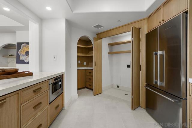 1099 1st St, Coronado CA: https://media.crmls.org/mediaz/2fa47ae0-57f0-49ae-b72a-06c009778489.jpg