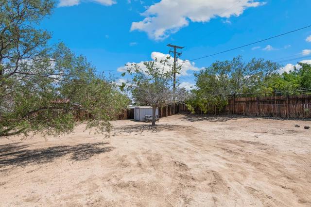 56869 Mountain View Trail, Yucca Valley CA: https://media.crmls.org/mediaz/2fa52791-1432-40fa-b9b4-9be331e0f4e2.jpg