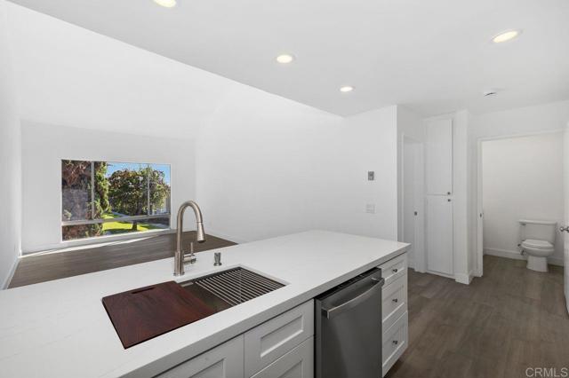 Detail Gallery Image 14 of 23 For 8036 Linda Vista Rd. 2e,  San Diego,  CA 92111 - 1 Beds | 1 Baths