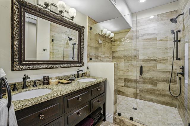 7335 El Fuerte St, Carlsbad CA: https://media.crmls.org/mediaz/2fa64a7f-05b7-4a77-a5a3-c52fc10739d3.jpg