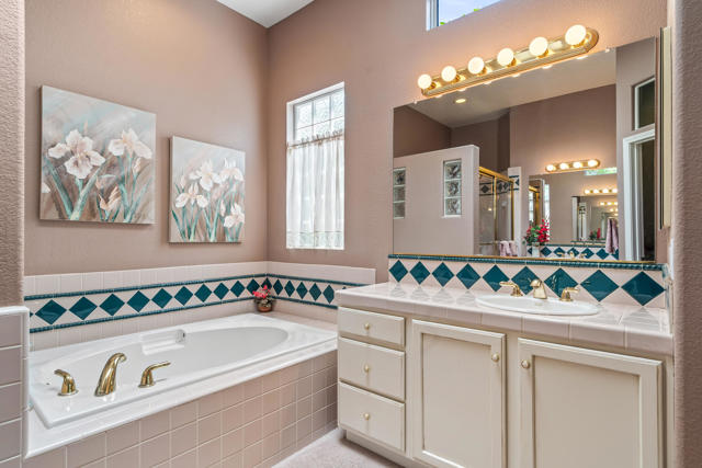 80435 Muirfield Drive, Indio CA: https://media.crmls.org/mediaz/2fa76709-080d-4be2-a709-22864dec2d52.jpg