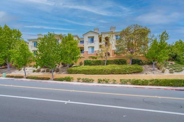 12376 Carmel Country Rd, San Diego CA: https://media.crmls.org/mediaz/2fa7e97b-d7b7-4788-abf9-6b14392cd84f.jpg