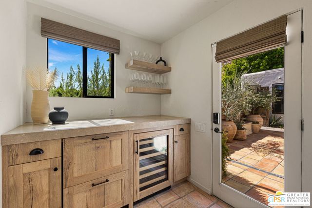 370 W Crestview Drive, Palm Springs, CA 92264
