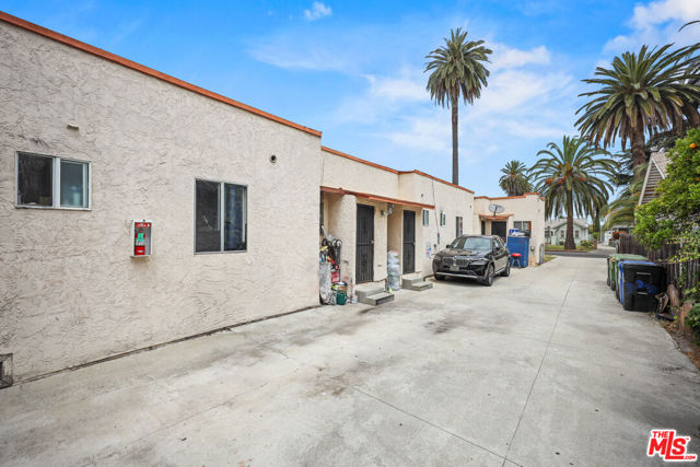 3836 S Gramercy Place, Los Angeles CA: https://media.crmls.org/mediaz/2fa9af28-7668-4b3e-a9bc-3b16319cbf56.jpg