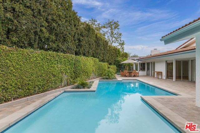 650 N Tigertail Road, Los Angeles CA: https://media.crmls.org/mediaz/2fa9d75a-0c36-44b5-9f1a-c0d8720f925f.jpg