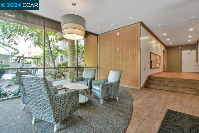 490 N Civic Drive, Walnut Creek CA: https://media.crmls.org/mediaz/2faa0dfc-a463-4a44-8853-87147deb60c0.jpg