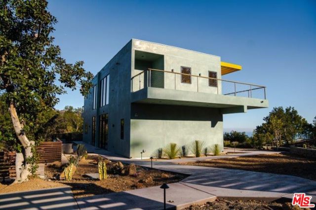 27349 Old Chimney Road, Malibu CA: https://media.crmls.org/mediaz/2faa15b5-187f-4d6c-84d6-c10dab388450.jpg
