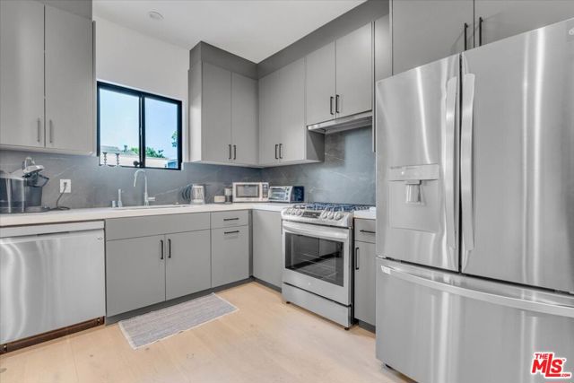 5456 Hazeltine Avenue, Sherman Oaks CA: https://media.crmls.org/mediaz/2faa55a0-bfec-47d3-ab35-25d4784af9f1.jpg