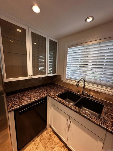 Image 11 of 33 For 767 Eastshore  221