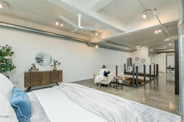 510 S Hewitt Street, Los Angeles CA: https://media.crmls.org/mediaz/2fab23a8-b92a-4ea6-887c-fa338fe9c761.jpg