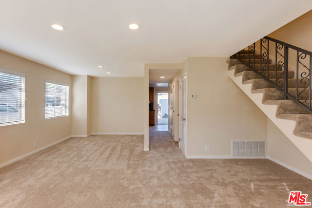 282 Green Moor Place photo 6