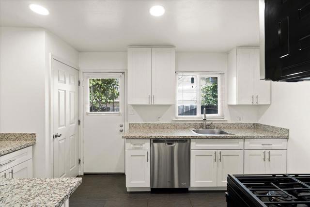 220 Loreto Street, Mountain View CA: https://media.crmls.org/mediaz/2fab7d70-edda-423b-90ef-9d05cf2c99d9.jpg