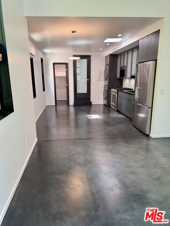 902 N Harper Avenue, West Hollywood CA: https://media.crmls.org/mediaz/2fab820c-866c-4993-8a88-16a207278179.jpg