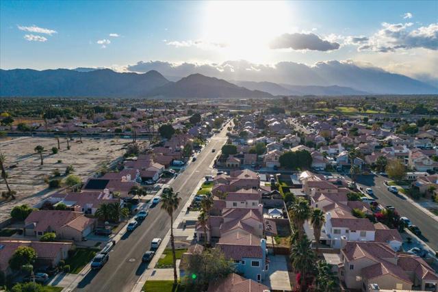 80672 Jasmine Lane, Indio CA: https://media.crmls.org/mediaz/2fab9e02-b9da-4984-8b40-80434b994578.jpg