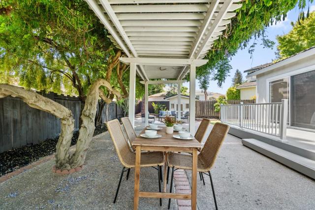45490 Concho Court, Fremont CA: https://media.crmls.org/mediaz/2fabaf81-942d-458d-a3d5-2972f778d1f2.jpg