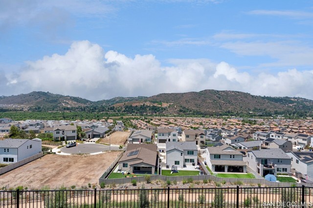 632 MEADOWOOD ST, Fallbrook CA: https://media.crmls.org/mediaz/2fabb4c1-0376-4bc4-bd19-8cb7ae702b8d.jpg