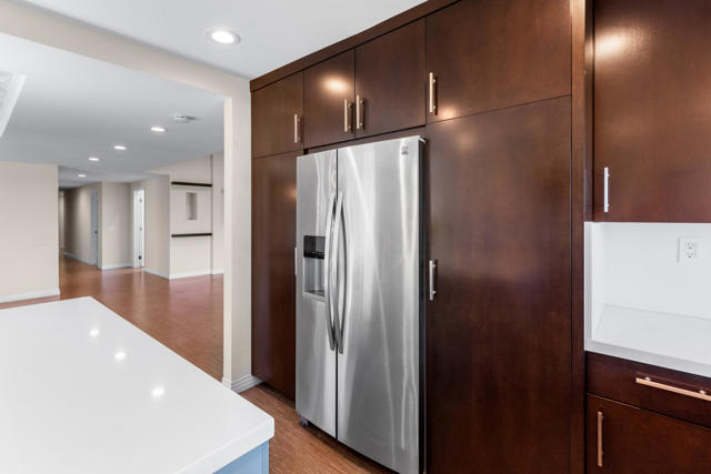 81 Camino Arroyo Place, Palm Desert CA: https://media.crmls.org/mediaz/2fabe198-e8f4-40cf-b1e5-4105500f5643.jpg