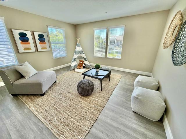 5825 Dresslar Cir, Livermore CA: https://media.crmls.org/mediaz/2fac5126-43bb-4042-b32c-7f0962d8e5e3.jpg
