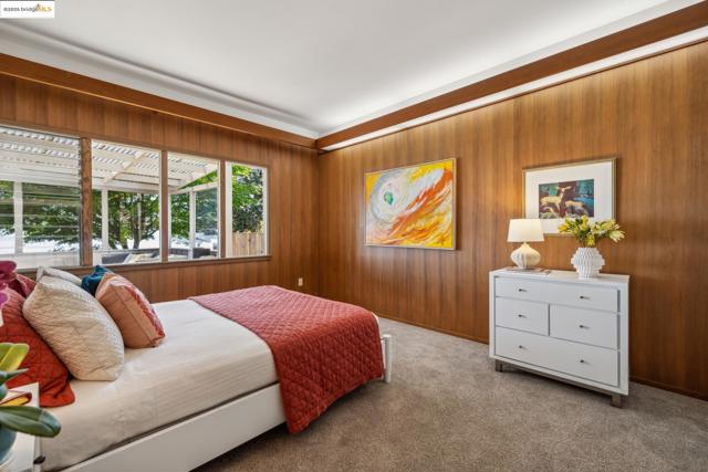 1 Garden Dr, Kensington CA: https://media.crmls.org/mediaz/2facd0e6-a56e-4b96-92ff-2cddf1fc7fee.jpg