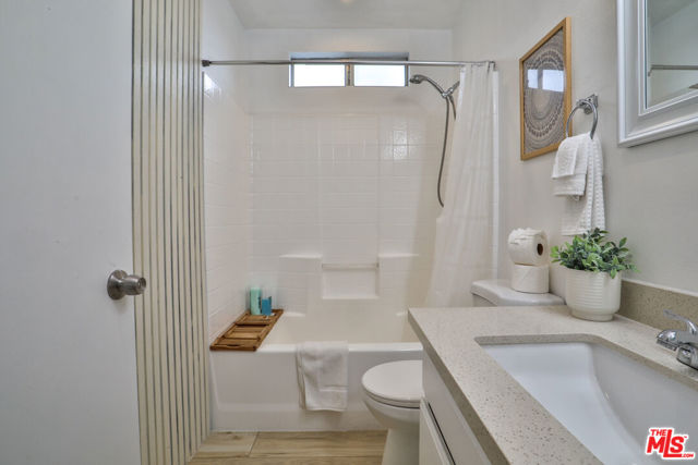 1540 N Bronson Avenue, Los Angeles CA: https://media.crmls.org/mediaz/2fad2e22-576c-43bd-b95b-60e6654ecc47.jpg