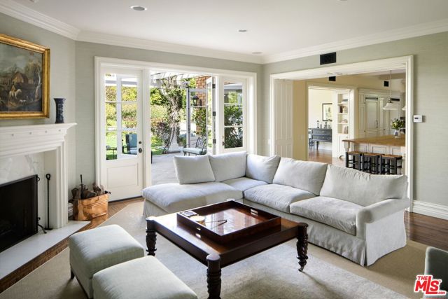 1667 Amalfi Drive, Pacific Palisades CA: https://media.crmls.org/mediaz/2fad4c93-de0c-41d1-8f2c-4b9e0b6e0cde.jpg