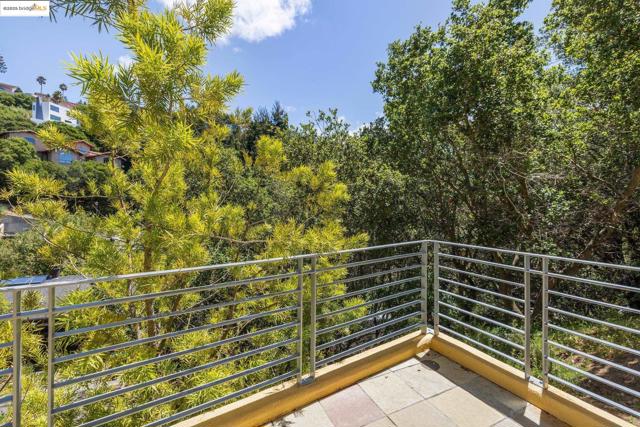 1015 Grand View Dr, Berkeley CA: https://media.crmls.org/mediaz/2fad5d4c-a1d1-4a3f-a59f-15e0da4623a2.jpg