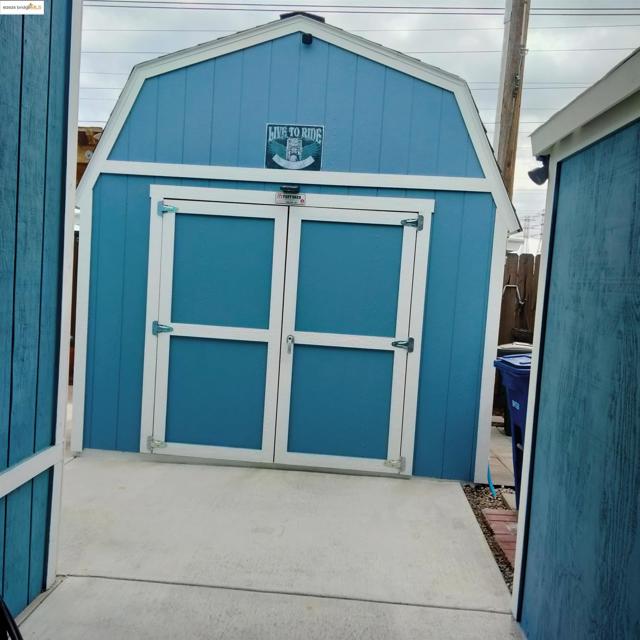 216 Orangevale, Pittsburg CA: https://media.crmls.org/mediaz/2fad5fba-c61c-4c02-b7ac-1b4e9595892f.jpg