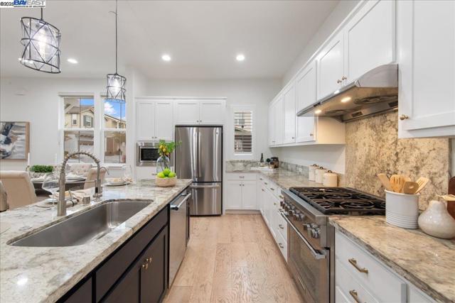 4026 Chalk Hill Way, Dublin CA: https://media.crmls.org/mediaz/2fad8988-df65-4bf1-bfeb-553a320afe98.jpg