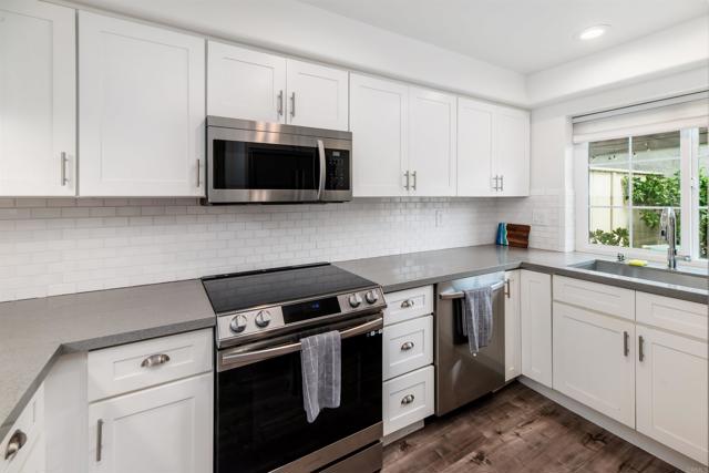 Detail Gallery Image 5 of 31 For 6819 Alderwood Dr, Carlsbad,  CA 92011 - 2 Beds | 2/1 Baths