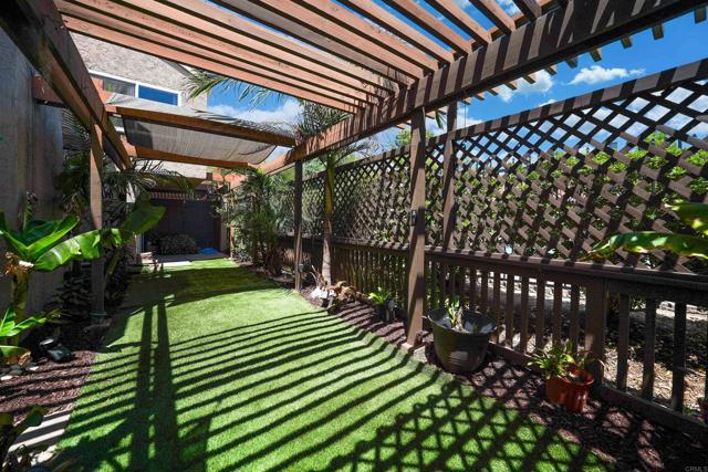 23822 Green Haven Lane, Ramona CA: https://media.crmls.org/mediaz/2fade638-54dc-488b-aa05-5e1d897f3266.jpg
