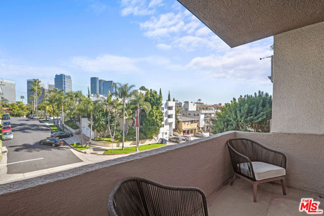 Image 13 of 38 For 1557 Beverly Glen Boulevard 203