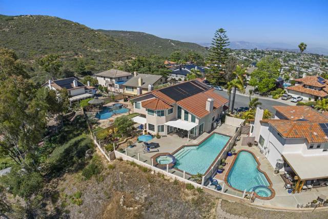 6968 Talisman Ct, San Diego CA: https://media.crmls.org/mediaz/2fae7b99-1694-474d-9db1-38de23884c01.jpg