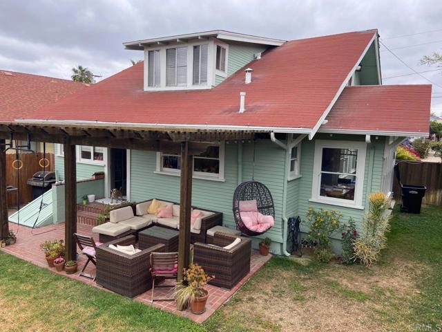 1512 Grove St, San Diego CA: https://media.crmls.org/mediaz/2faf2129-3e37-4faa-8a70-e0c62366d2f9.jpg
