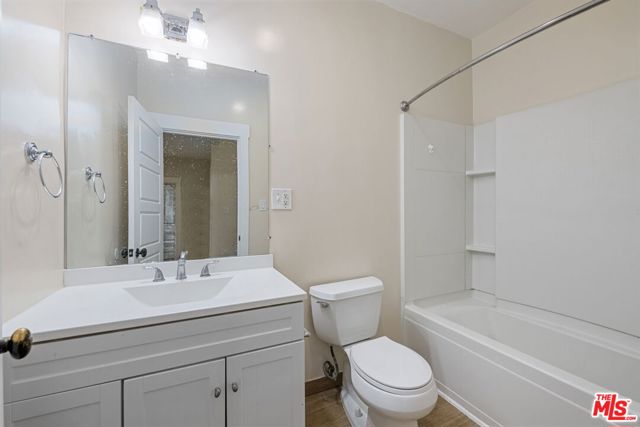 3166 San Marino Street, Los Angeles CA: https://media.crmls.org/mediaz/2faf42b2-f8d0-4d87-b44c-b5a88493bc63.jpg