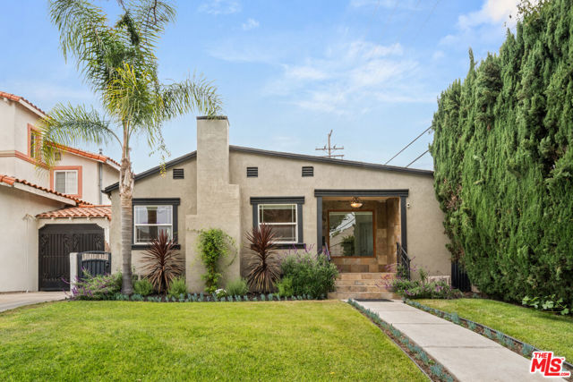 419 S Almont Drive, Beverly Hills CA: https://media.crmls.org/mediaz/2faf8c3f-fed2-4bbd-b638-552e46459e81.jpg