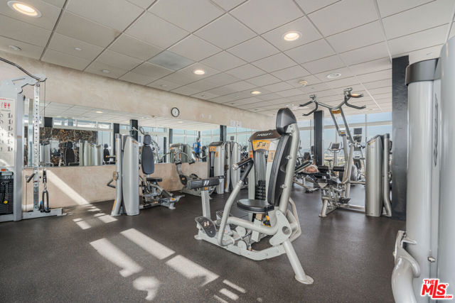 3810 Wilshire Boulevard, Los Angeles CA: https://media.crmls.org/mediaz/2fafe248-18ee-47b1-a6fd-160b488bbcf3.jpg