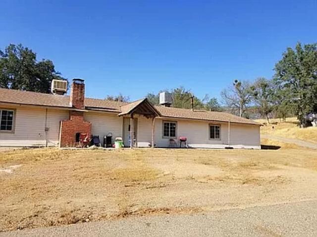 31634 Lodge Road, Auberry CA: https://media.crmls.org/mediaz/2fb00114-3e2c-40ae-9d6b-5261efdfe301.jpg