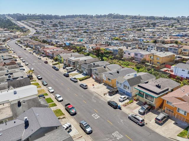 318 Saint Francis Boulevard, Daly City CA: https://media.crmls.org/mediaz/2fb08363-96a4-4425-9984-5cd4033044e9.jpg