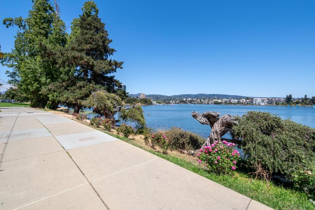 2Fb0A89A C184 49F5 9E25 Ebcf6885B516 1555 Lakeside Drive #184, Oakland, Ca 94612 &Lt;Span Style='BackgroundColor:transparent;Padding:0Px;'&Gt; &Lt;Small&Gt; &Lt;I&Gt; &Lt;/I&Gt; &Lt;/Small&Gt;&Lt;/Span&Gt;