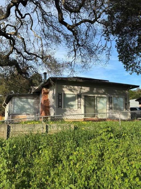 19 Overpass Rd, Royal Oaks, CA 95076