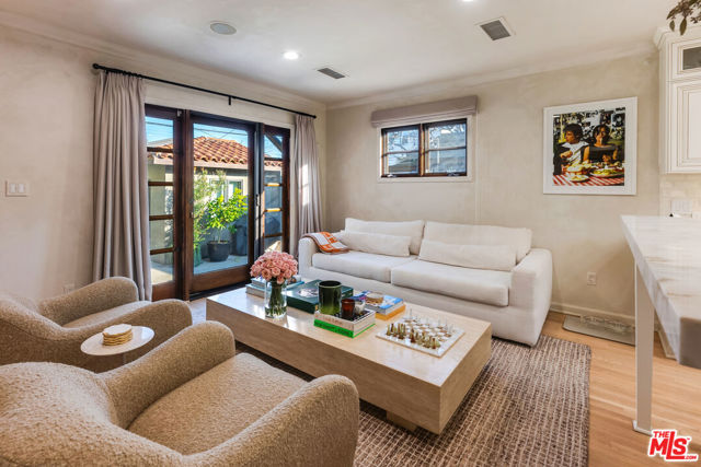 338 Westbourne Drive, West Hollywood CA: https://media.crmls.org/mediaz/2fb0e99c-d499-457d-8786-1aecac529e7a.jpg