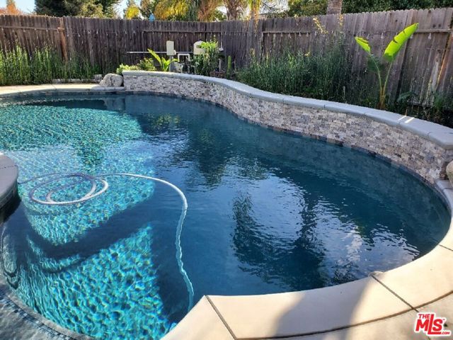 527 Shady Meadow Court, Bakersfield CA: https://media.crmls.org/mediaz/2fb14181-5a09-4fdb-b7ed-016b96bdeb40.jpg